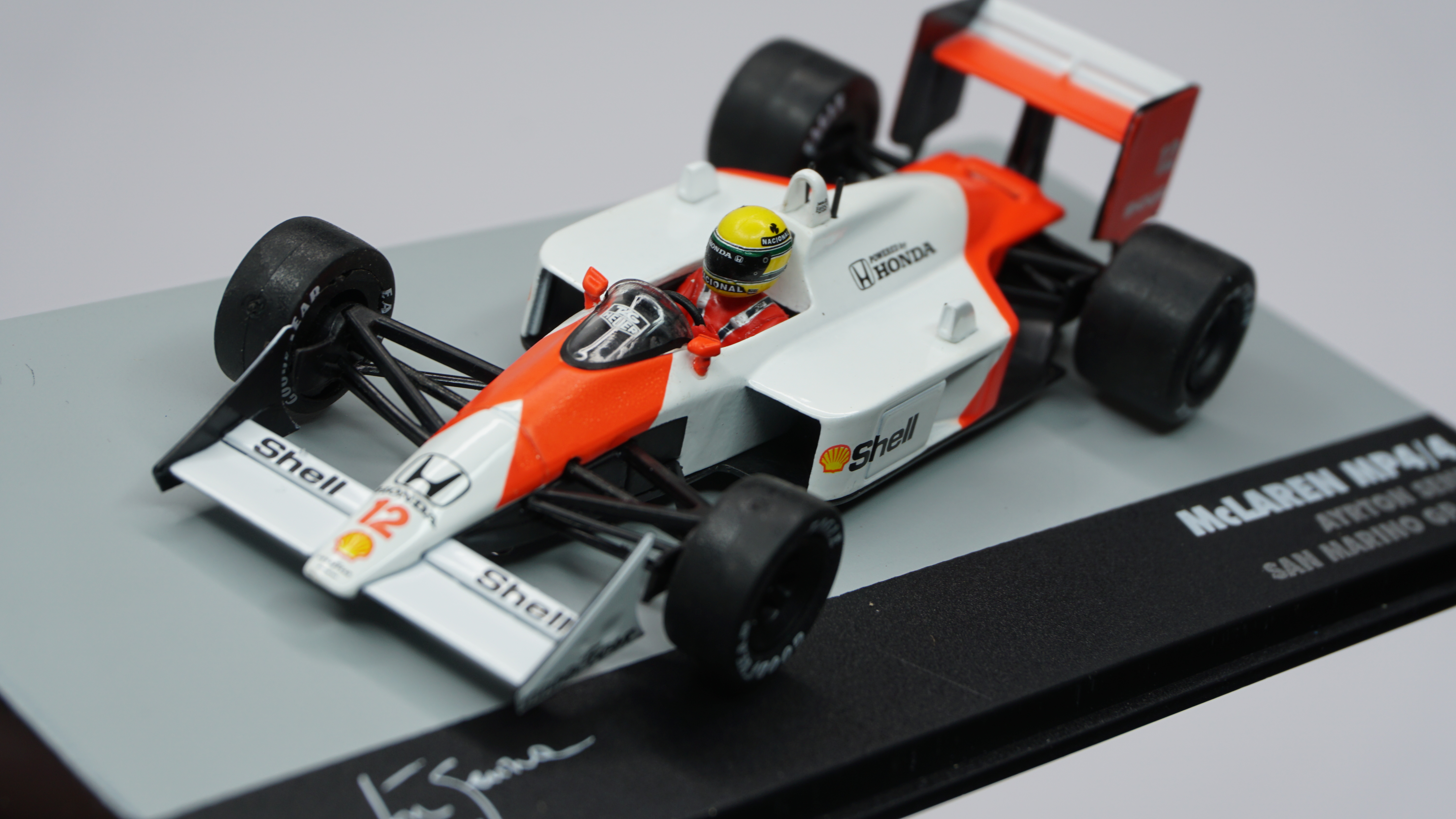 Ayrton Senna - Mclaren Mp4/4 - 1:43