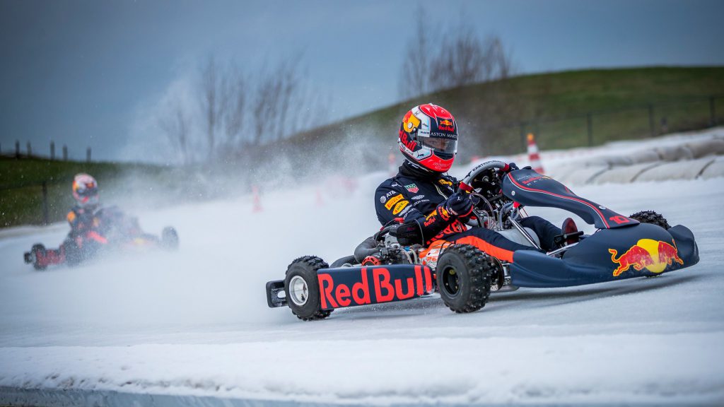 F1 - Tori sul ghiaccio, sfida Verstappen - Gasly sui kart