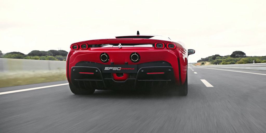 sf90 stradale foto posteriore
