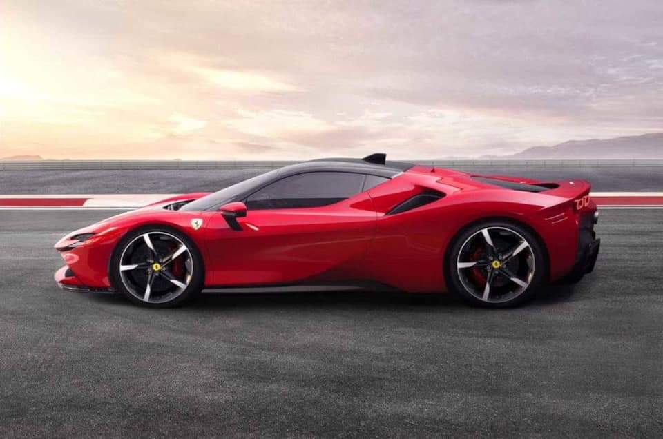 Ferrari sf90 stradale foto laterale