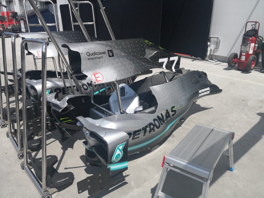 Ancora più stretto il nuovo cofano motore mercedes per il gp del canada