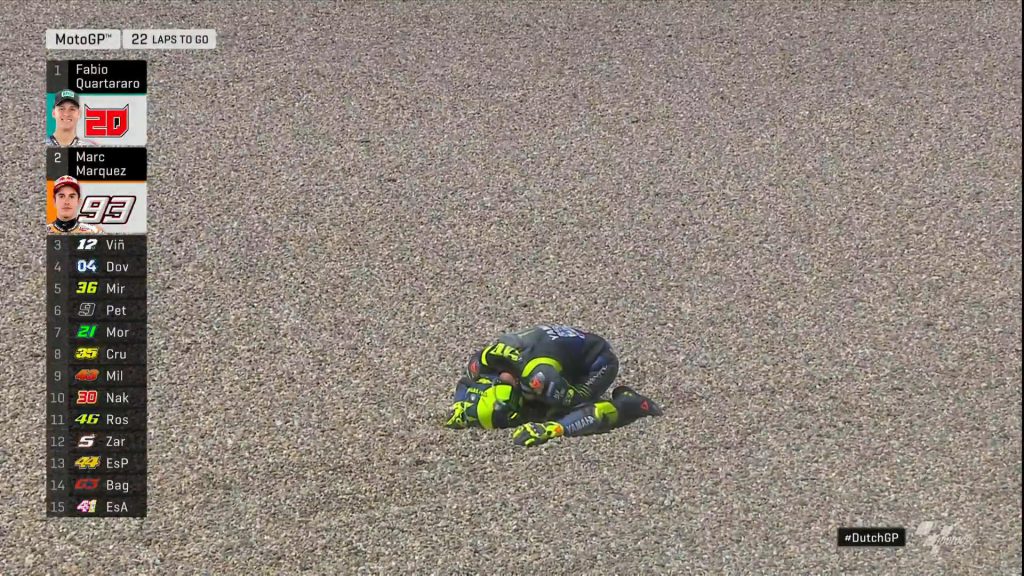 MotoGP - La caduta di Valentino Rossi al Gp di Olanda ad Assen 2 valentino rossi caduta assen motogp