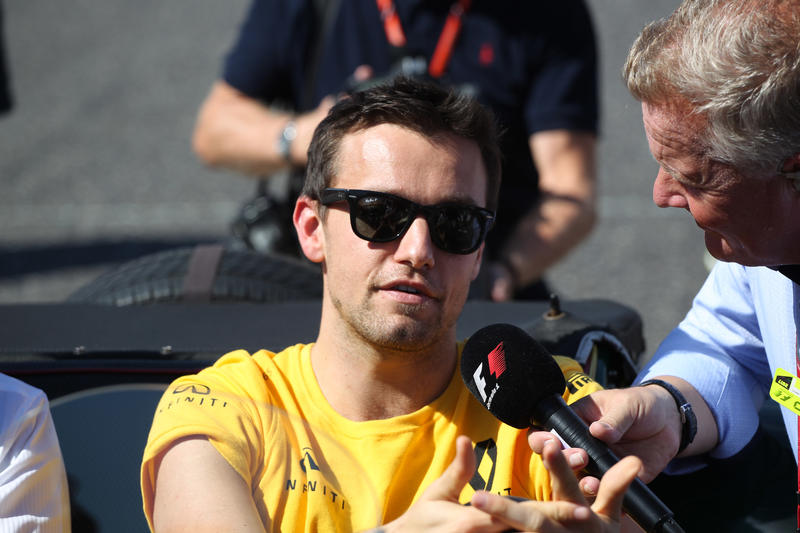 F1 Notizie, Jolyon Palmer legge sotto un'altra ottica il secondo posto di Sebastian Vettel