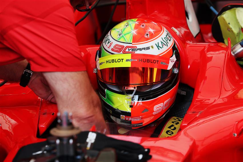 casco mick schumacher ferrari f2004