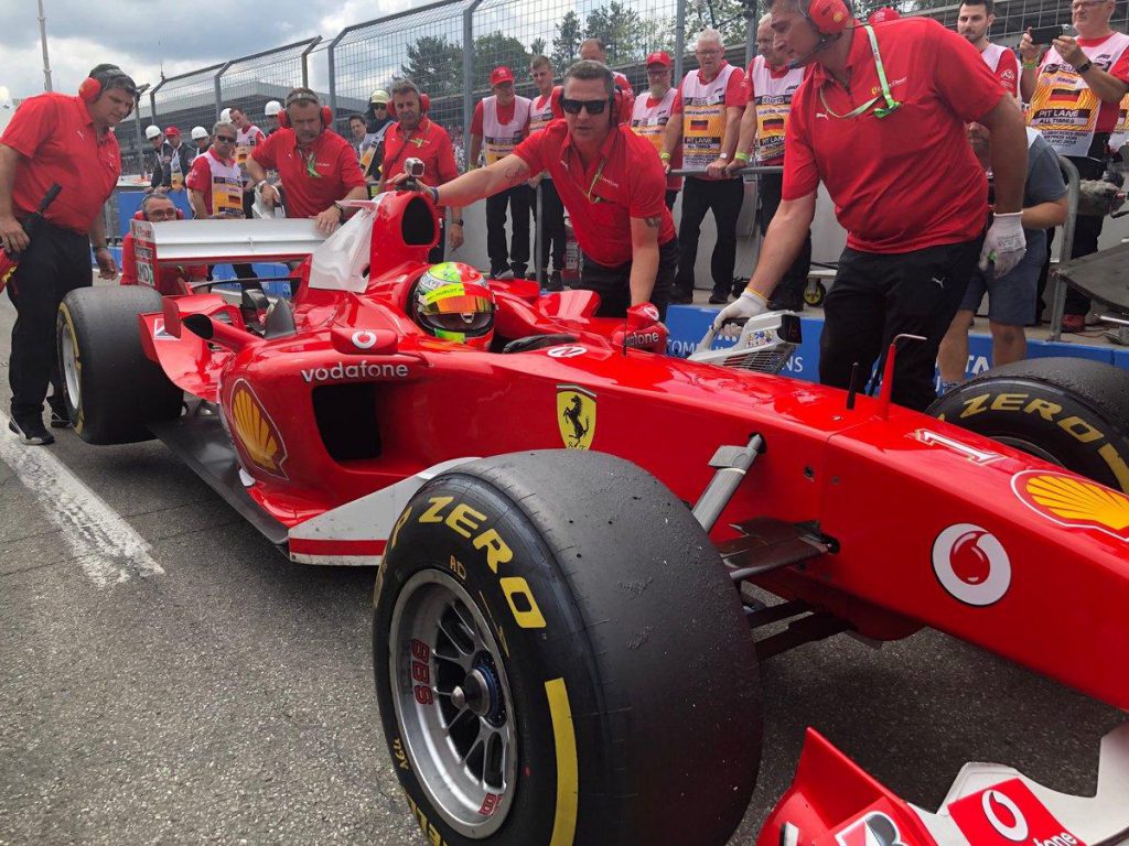 mick schumacher guida la ferrari f2004