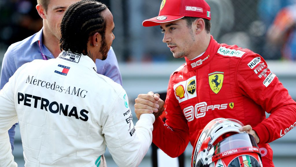 hamilton in ferrari nel 2021 con Charles Leclerc