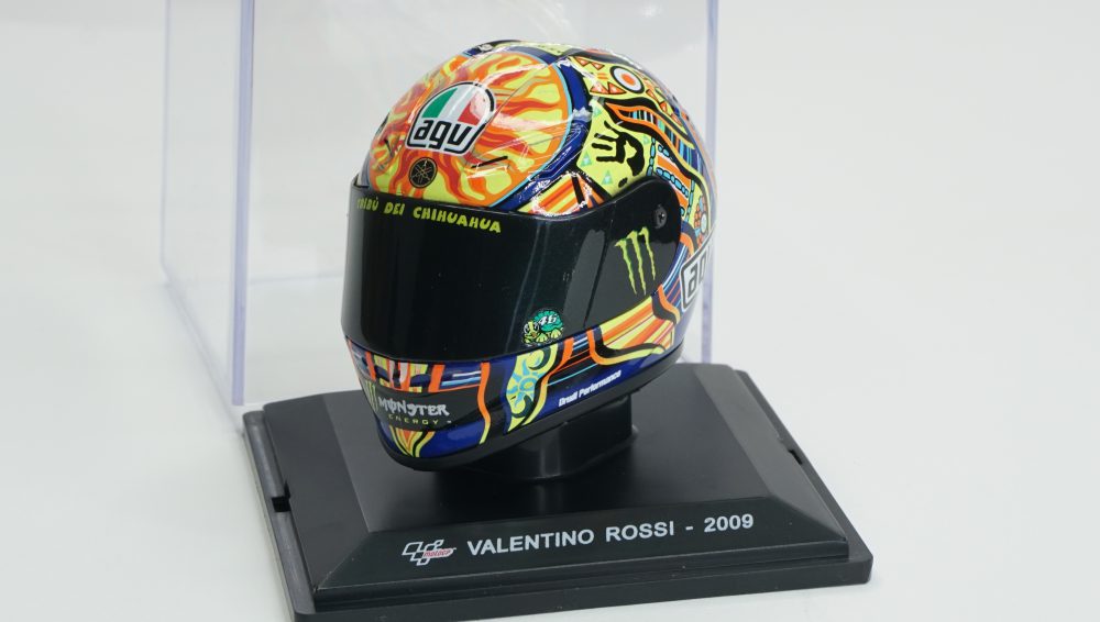 modellino casco valentino rossi edicola