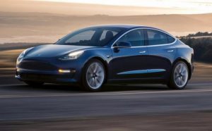 VIDEO: Tesla model 3, l'auto elettrica batte l'Alfa 4C in pista! 2 VIDEO: Tesla model 3, l'auto elettrica batte l'Alfa 4C in pista!