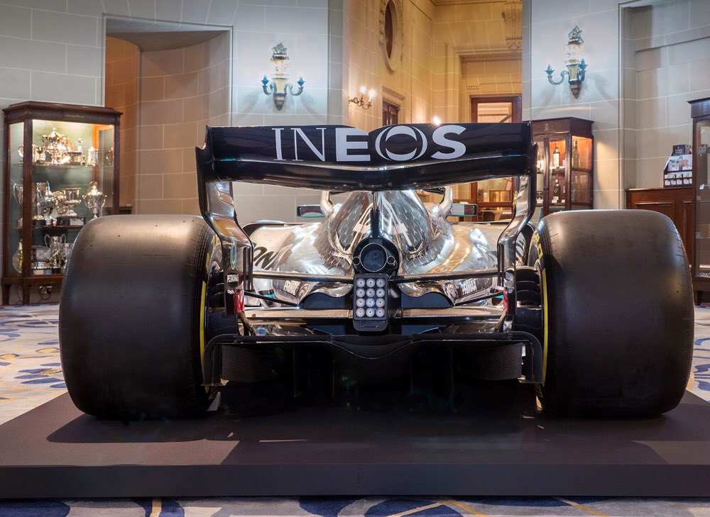 mercedes ineos ala posteriore
