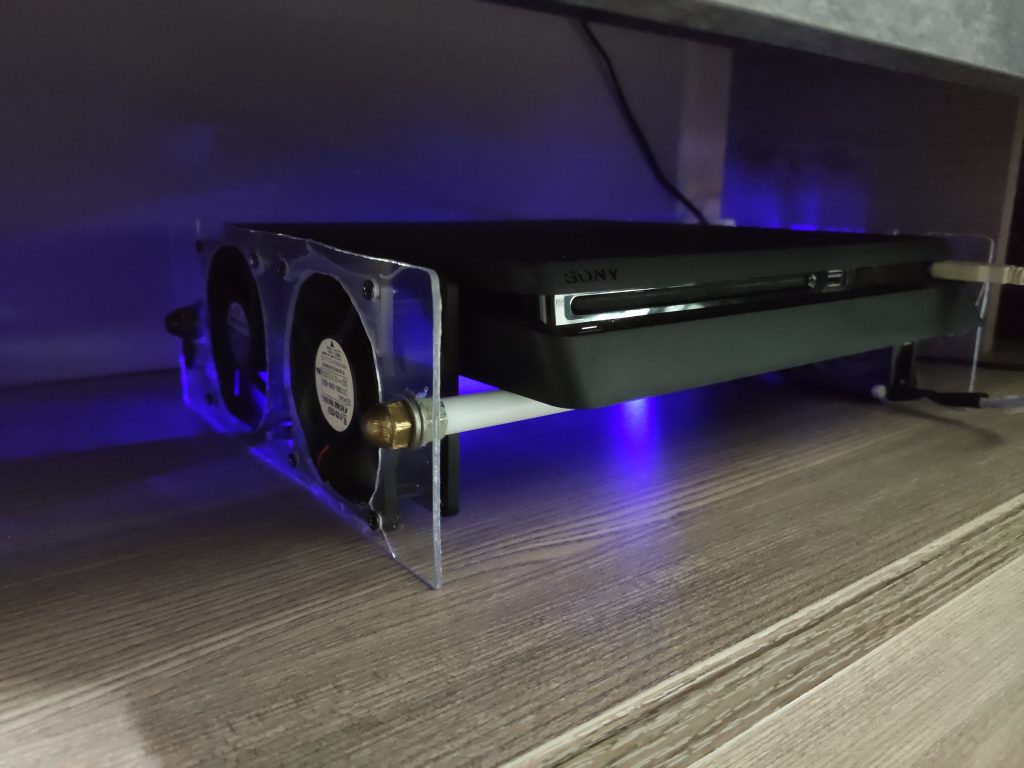 Guida: Come Costruire una base di Raffreddamento per PS4 Fai Da Te!