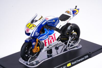 modellino moto valentino rossi yamaha 2009 scala 1/18