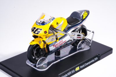 modellino moto valentino rossi honda nsr 500 nastro azzurro 2000 scala 1/18