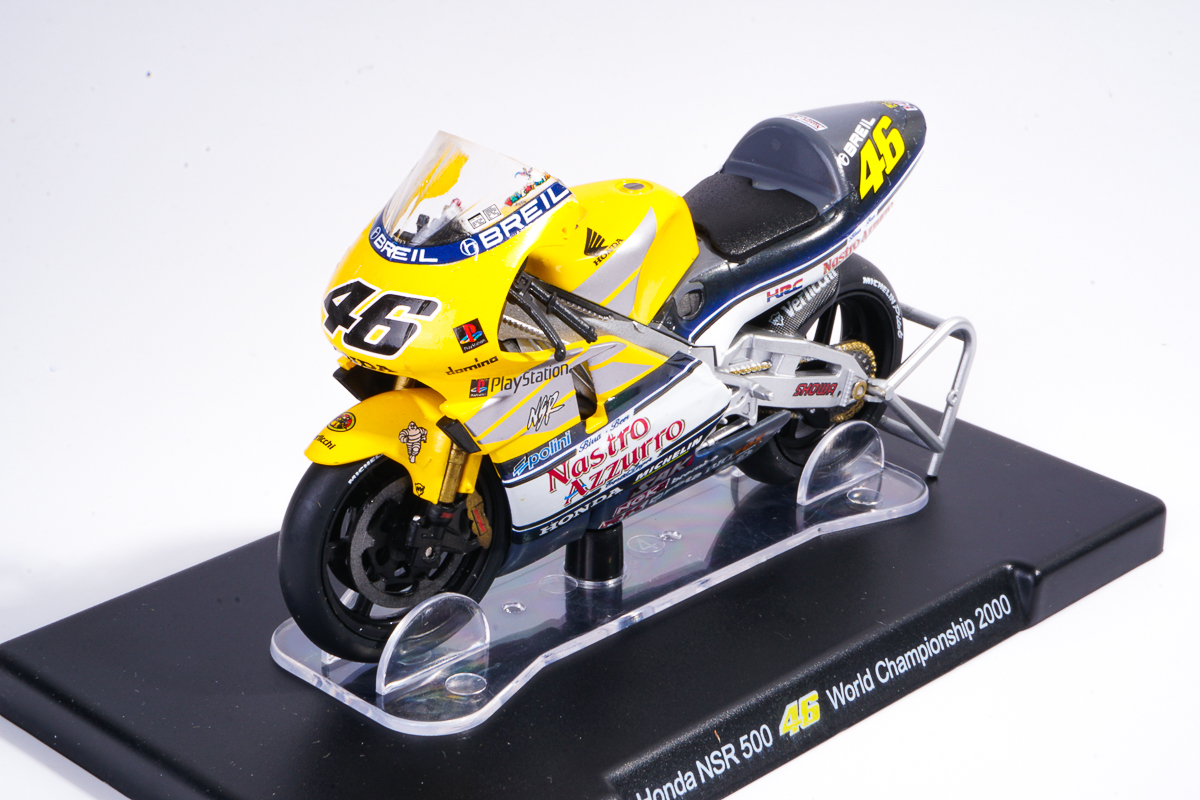 Réplique Honda NSR500 Nastro Azzurro #46 Valentino Rossi 2000 - Échelle 1:18, Neuve