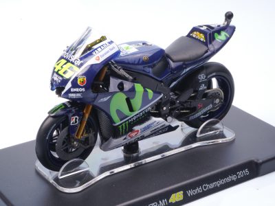 modellino yamaha m1 valentino rossi 2005 scala 1:18