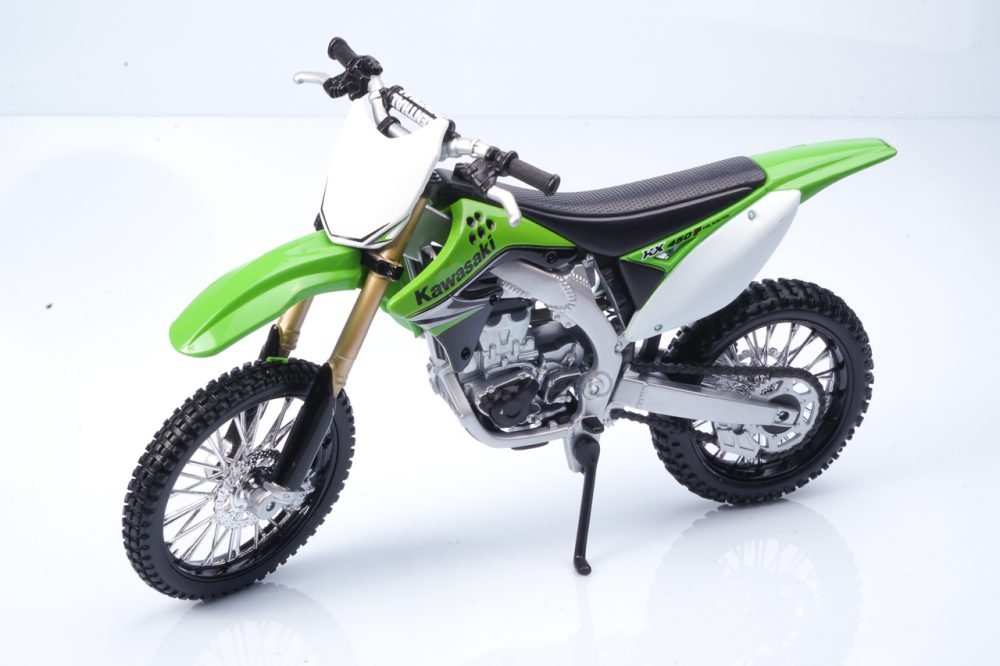 modellino motocross kawasaki 450 F verde scala 1:12 maisto