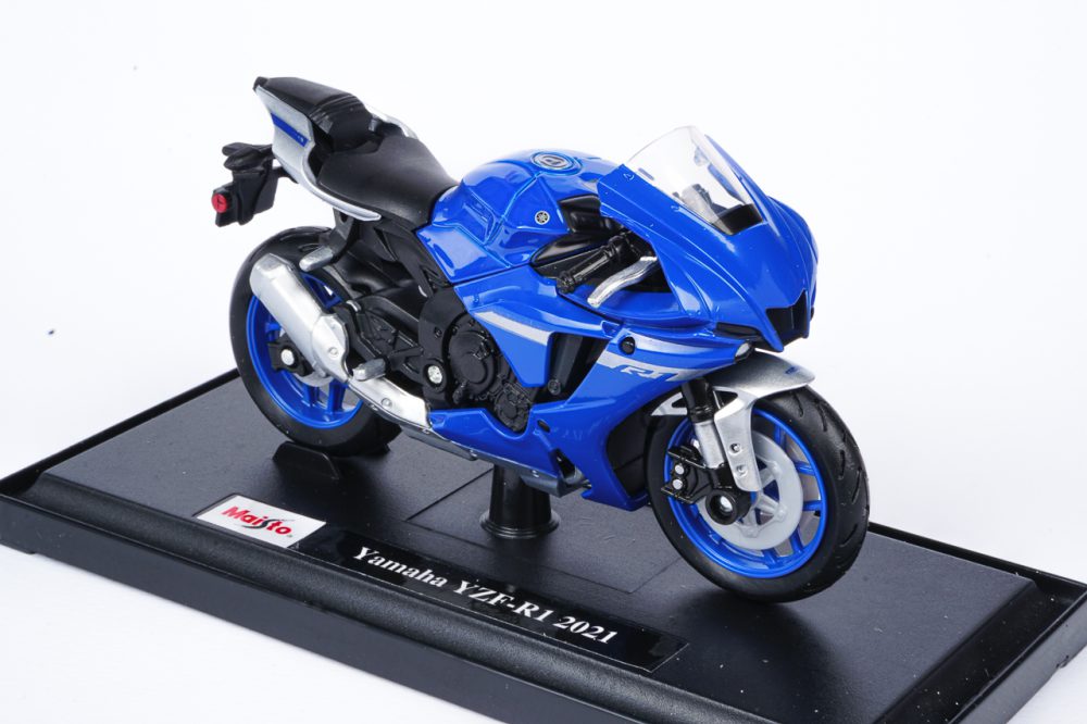 modellino yamaha r1 anno 2021 scala 1:18 maisto