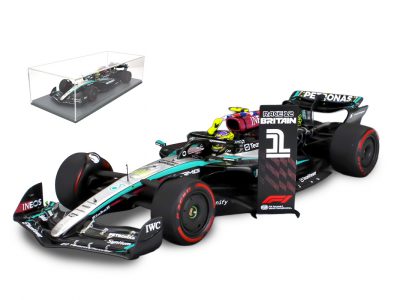 modellino mercedes w15 lewis hamilton vincitore silverstone 2024 spark 1:18 con bandiera