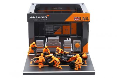 Set Pit Stop Mclaren MCL38 Lando Norris Scala 1:43 Burago